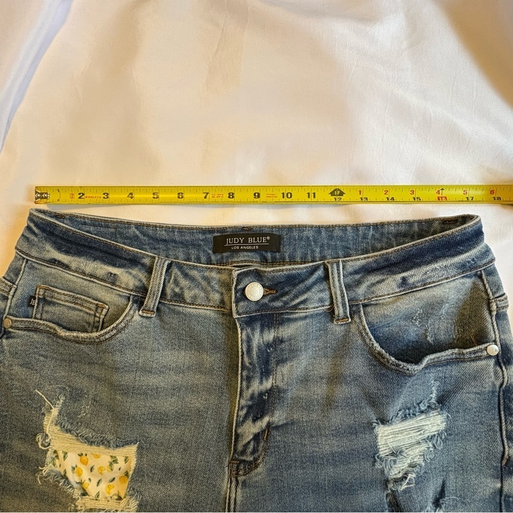NWOT Judy Blue 1XL Blue Distressed Jean Shorts - Picture 2 of 9